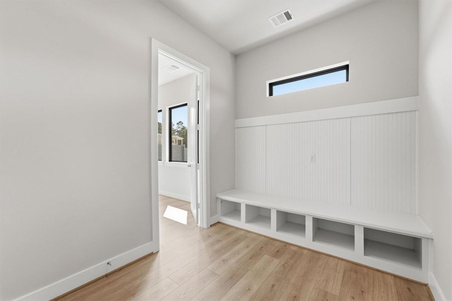 Spacious, unfurnished interior of a new home in Two Step Farm, Montgomery (Image 13).