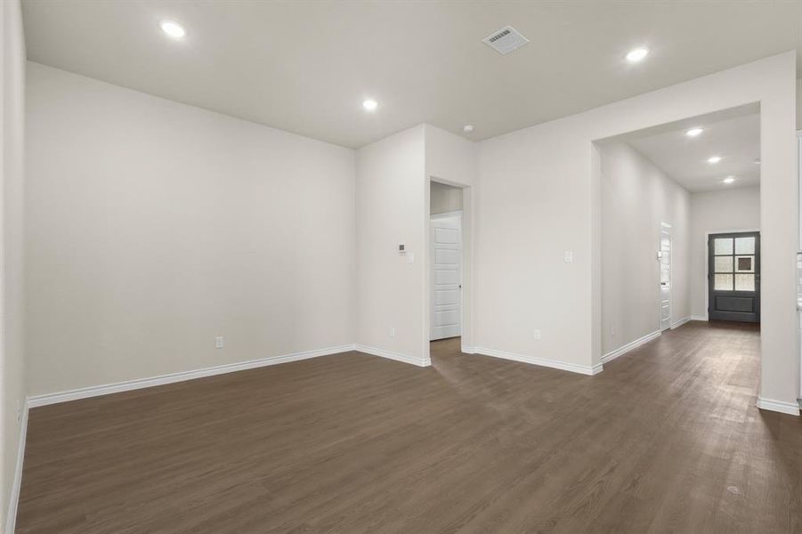 Spacious, unfurnished interior of a new home in Rocky Creek Crossing, Fort Worth (Image 14).
