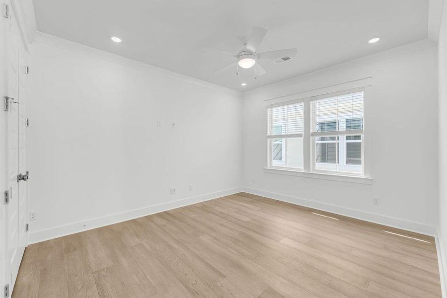 Spacious, unfurnished interior of a new home in Central Park, Charleston (Image 19).