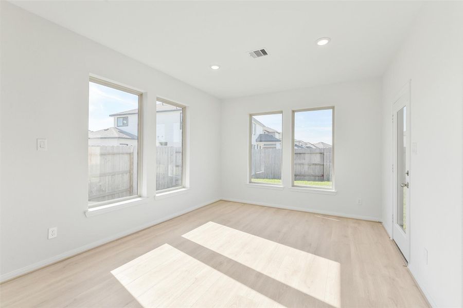 Spacious, unfurnished interior of a new home in Stone Creek Ranch, Hockley (Image 31).