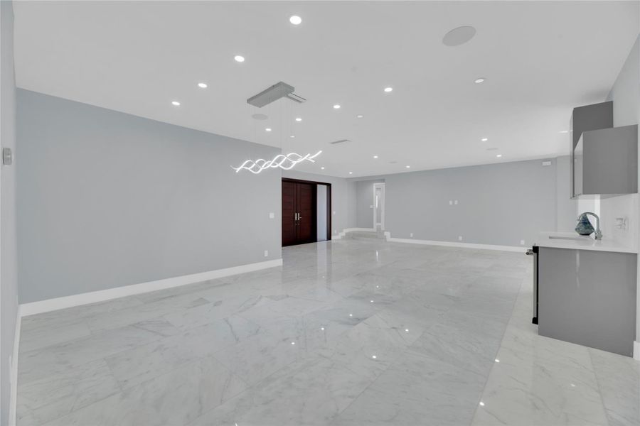 Spacious, unfurnished interior of a new home in , Fort Lauderdale (Image 17).