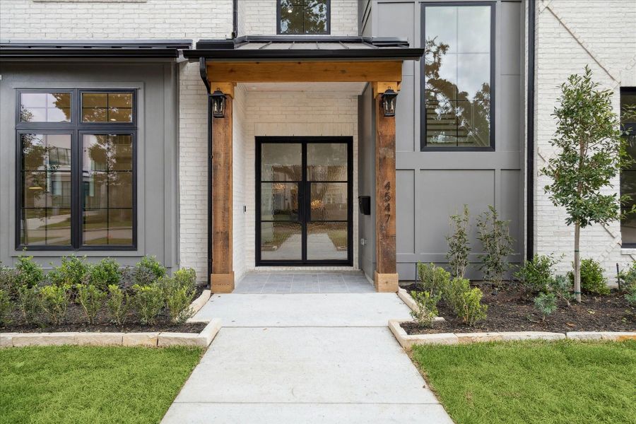 Exterior details and patio area of a home in , Houston (Image 22).