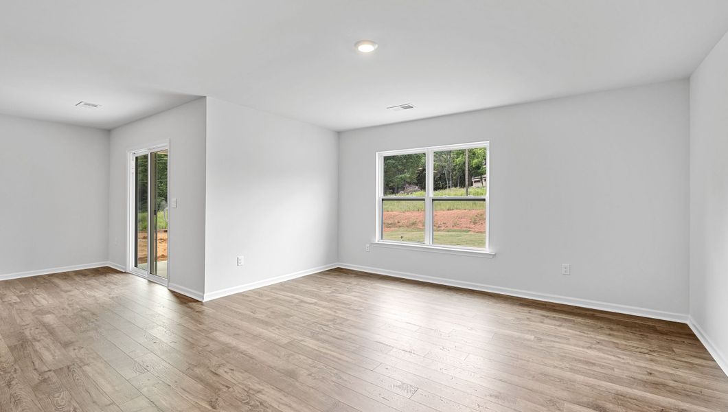 Spacious, unfurnished interior of a new home in Lakestone, Woodruff (Image 17).
