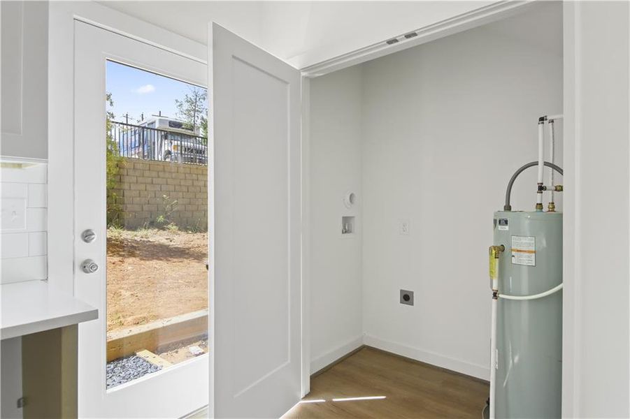 Spacious, unfurnished interior of a new home in , Atlanta (Image 9).