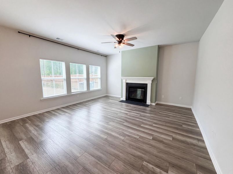 Spacious, unfurnished interior of a new home in , Summerville (Image 10).