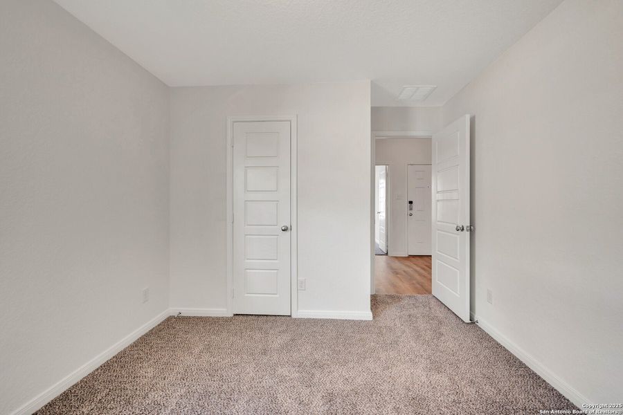 Spacious, unfurnished interior of a new home in Greenspoint Heights, Seguin (Image 34).