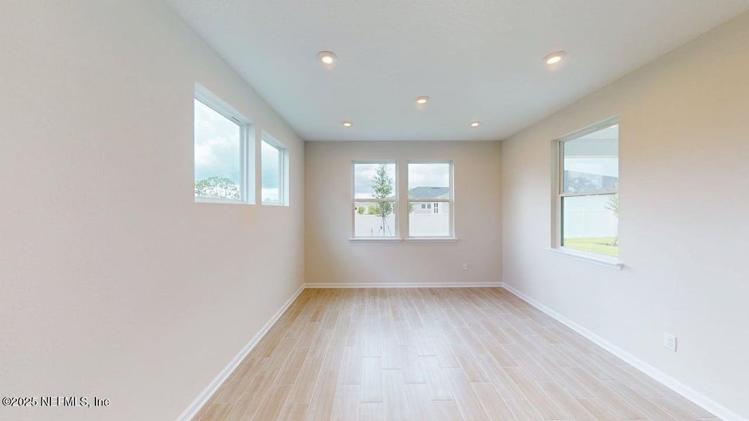 Spacious, unfurnished interior of a new home in Lakes at Bella Lago, Green Cove Springs (Image 12).