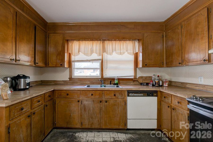 Furnished interior view inside a new home in , Pageland (Image 9).