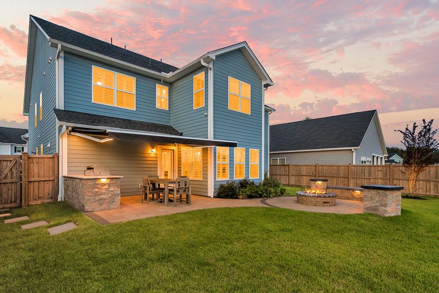 Exterior details and patio area of a home in Hewing Farms, Summerville (Image 29).