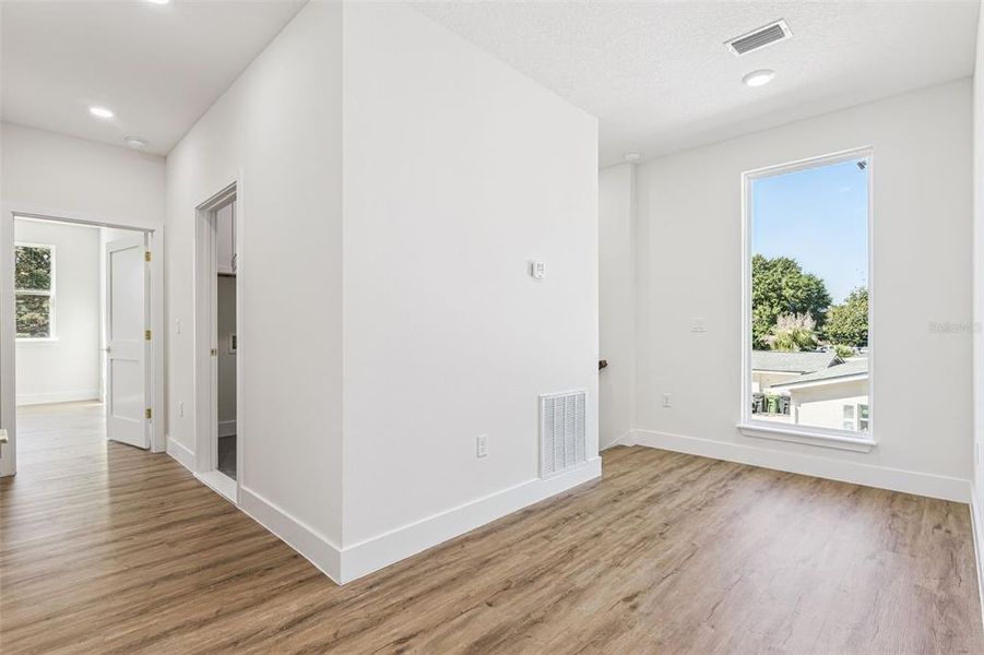Spacious, unfurnished interior of a new home in , Belle Isle (Image 13).