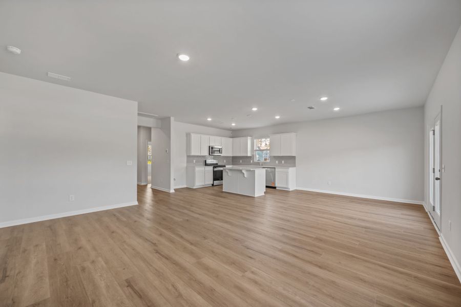 Spacious, unfurnished interior of a new home in Bradford Pointe, Summerville (Image 23).
