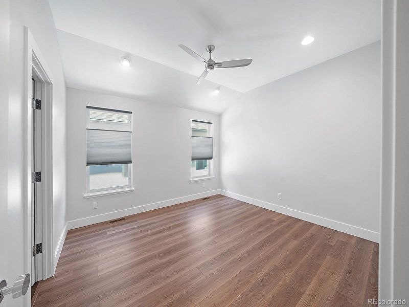 Spacious, unfurnished interior of a new home in , Salida (Image 32).