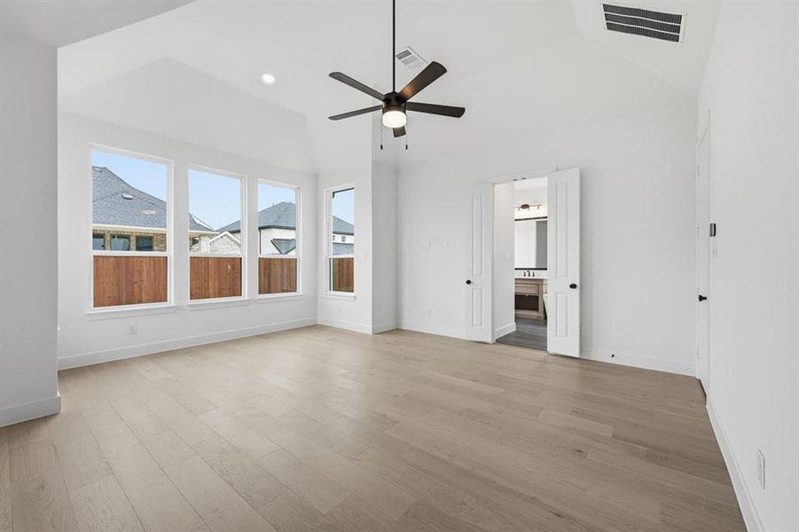 Spacious, unfurnished interior of a new home in Sandbrock Ranch, Krugerville (Image 31).