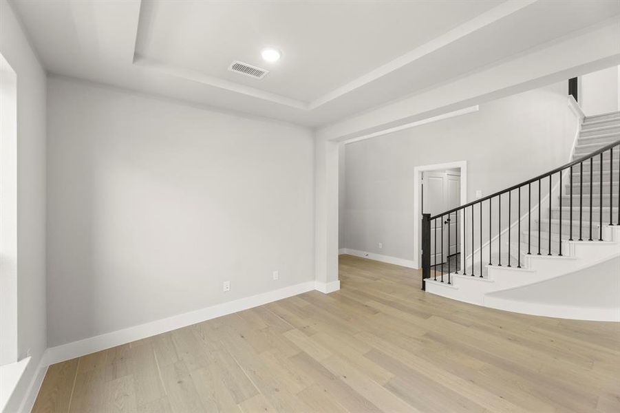 06. 1320 Eclipse - Dining (2)