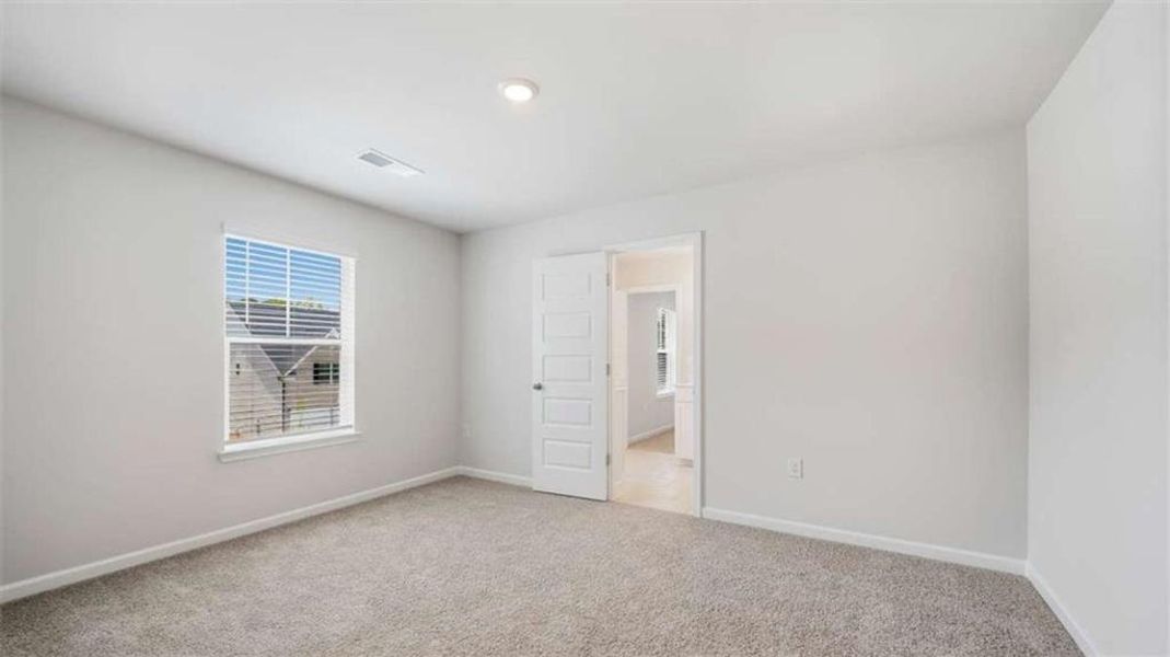 Spacious, unfurnished interior of a new home in Water Oak Estates, Lawrenceville (Image 29).