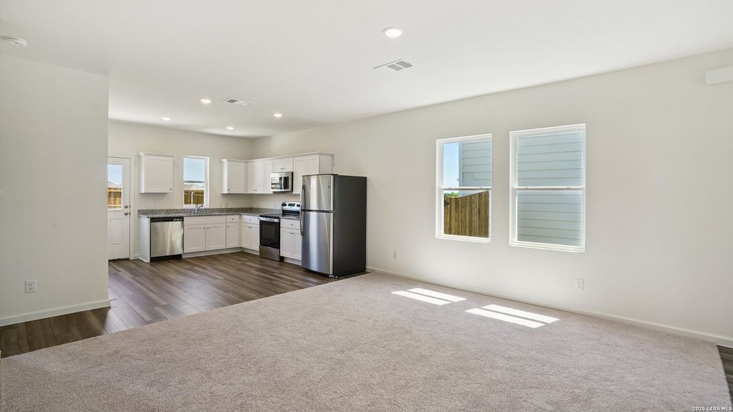 Spacious, unfurnished interior of a new home in Roosevelt Heights, San Antonio (Image 22).