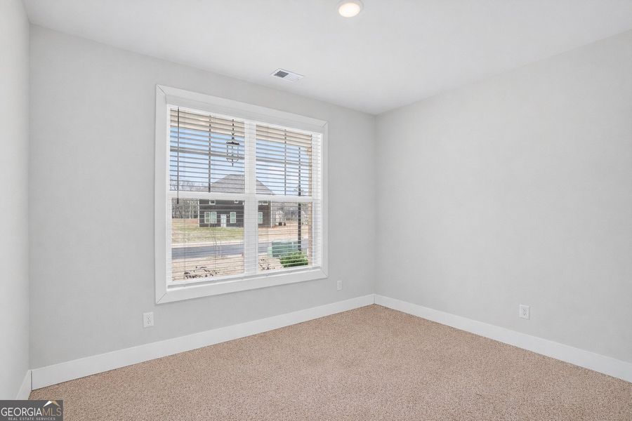 Spacious, unfurnished interior of a new home in The Fairways at Mirror Lake, Villa Rica (Image 20).