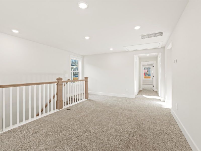 Spacious, unfurnished interior of a new home in Pleasant Brook, Piedmont (Image 7).
