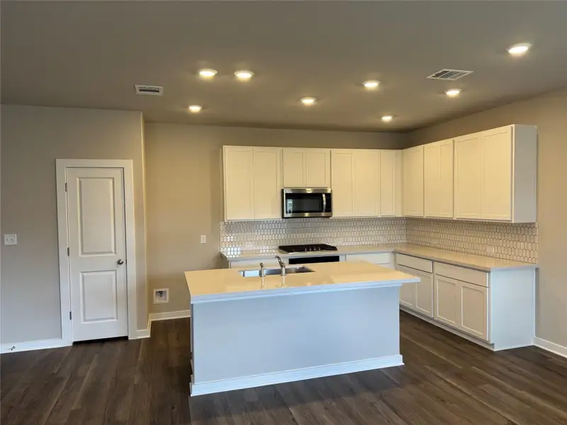 Light & Bright Open Concept Kitchen