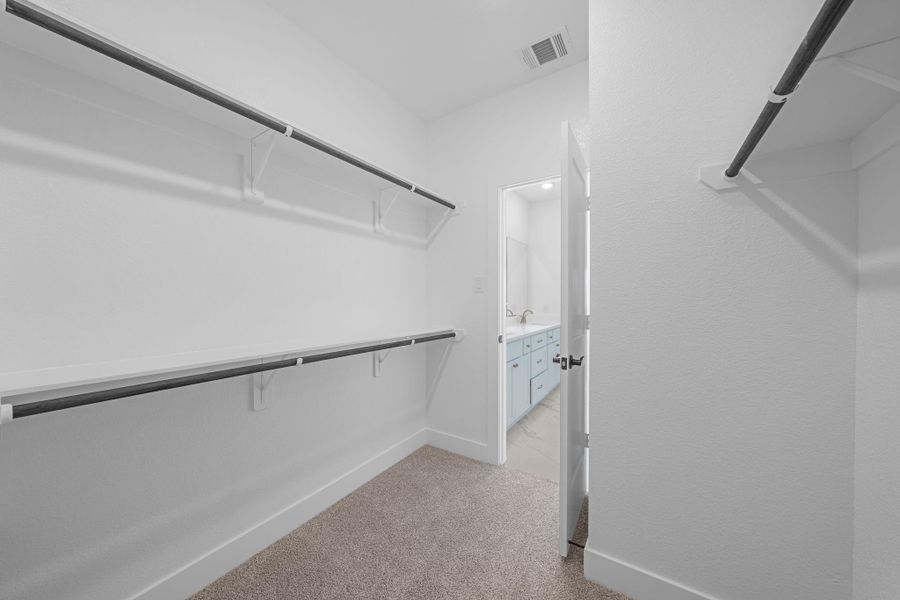Spacious, unfurnished interior of a new home in Sienna, Missouri City (Image 30).