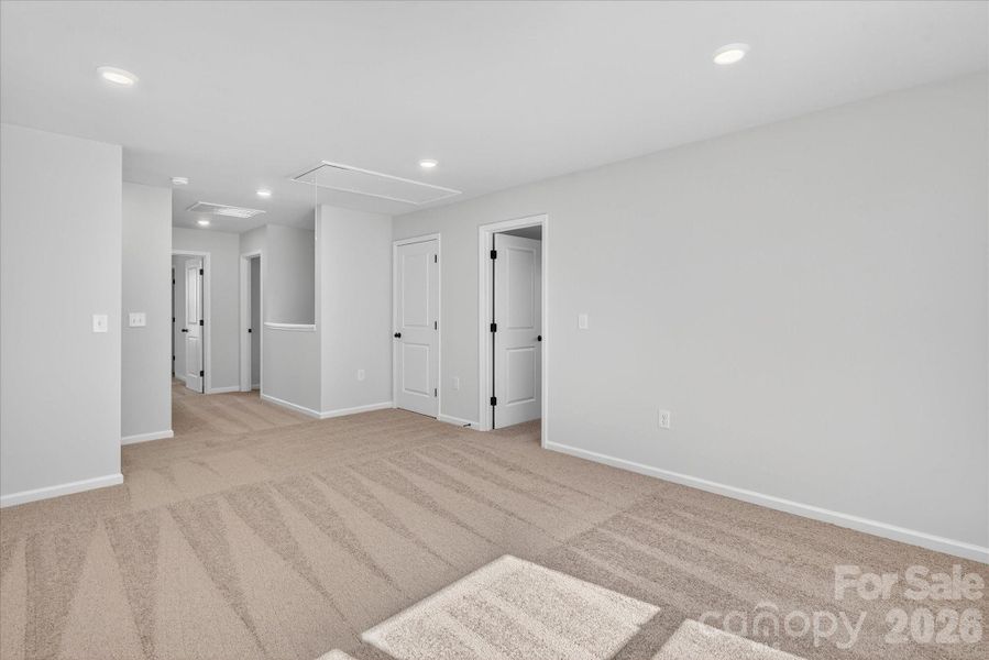 Spacious, unfurnished interior of a new home in Stagecoach Station, Gastonia (Image 16).