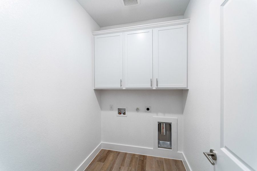 Spacious, unfurnished interior of a new home in Sanctuary, Salado (Image 15).