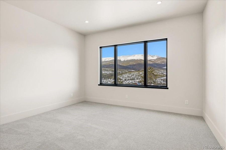 Spacious, unfurnished interior of a new home in , Breckenridge (Image 14).