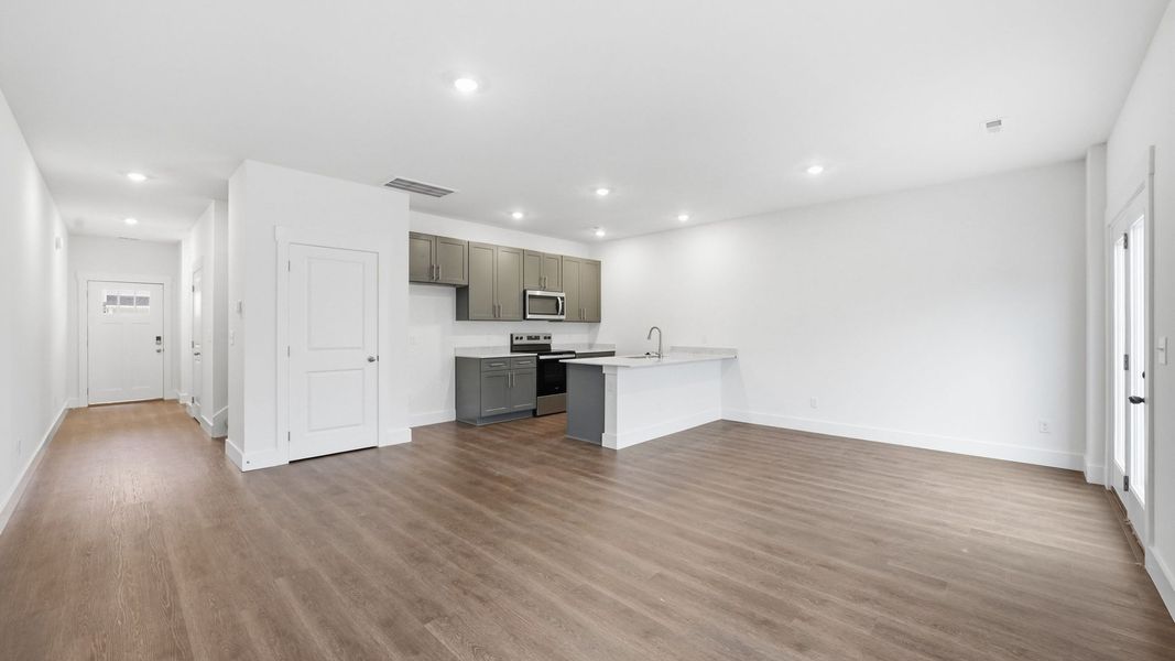 Spacious, unfurnished interior of a new home in Fieldcrest Acres Townhomes, Blountville (Image 11).