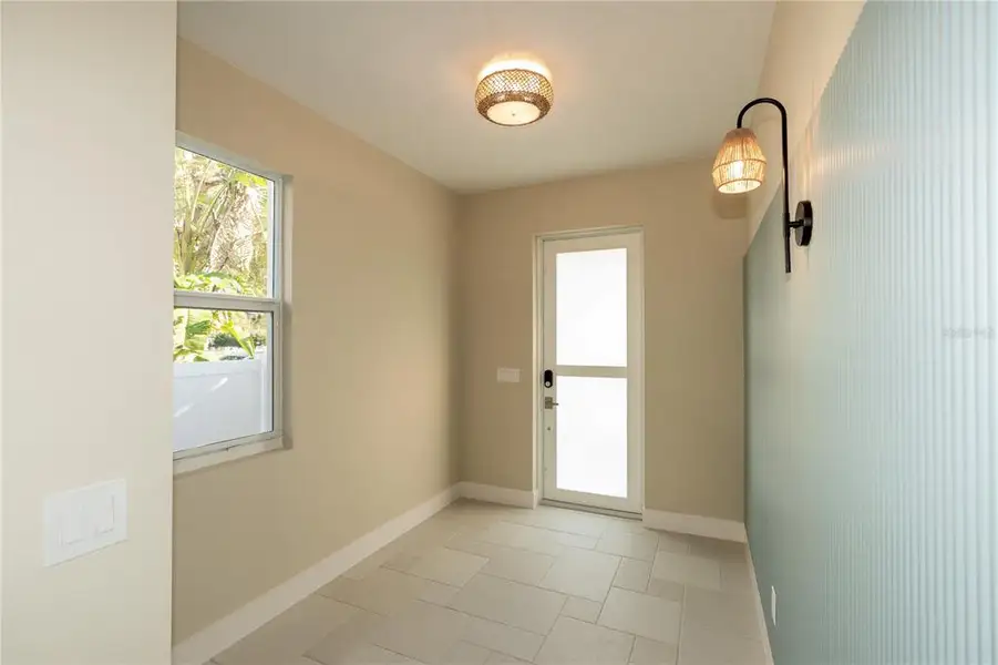 Spacious, unfurnished interior of a new home in , Tampa (Image 37).