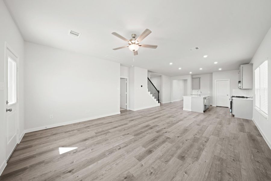 Spacious, unfurnished interior of a new home in Paloma at Sanford Farms, Waller (Image 18). Spacious, unfurnished interior of a new home in Paloma at Sanford Farms, Waller (Image 18).