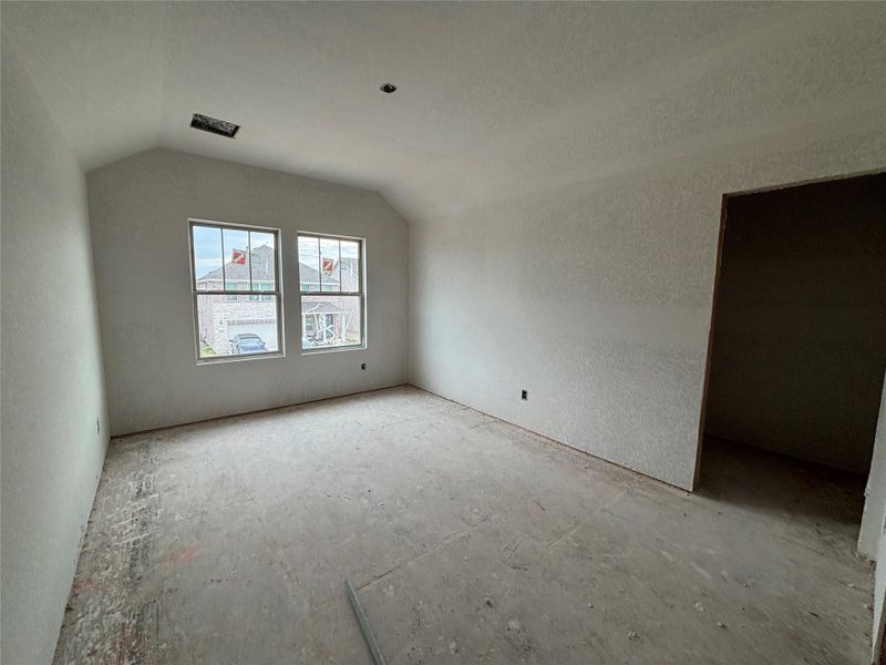 Spacious, unfurnished interior of a new home in Berry Creek Highlands, Georgetown (Image 8).