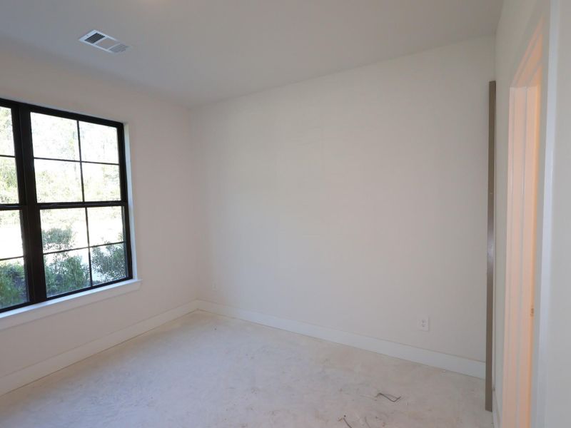 Image 47 of a home in The Oaks on 6th Street.