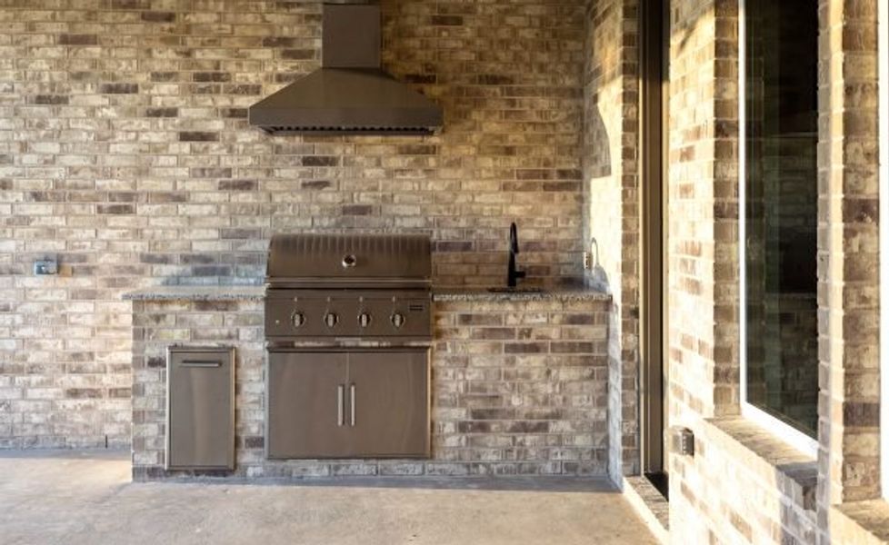 Exterior details and patio area of a home in Heath Golf and Yacht Club, Forney (Image 4).