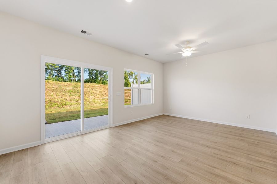Spacious, unfurnished interior of a new home in Edwards Station, Taylors (Image 18).