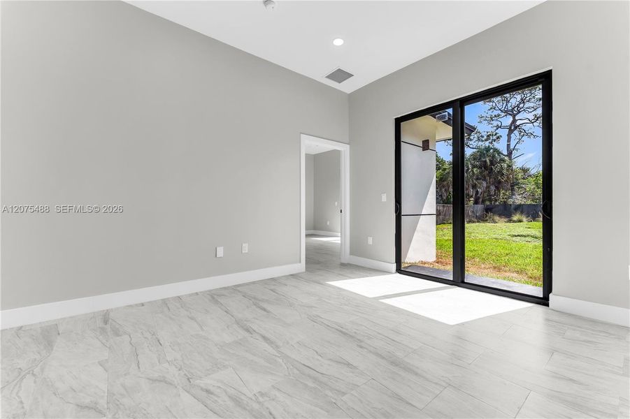 Spacious, unfurnished interior of a new home in , Fort Lauderdale (Image 44).