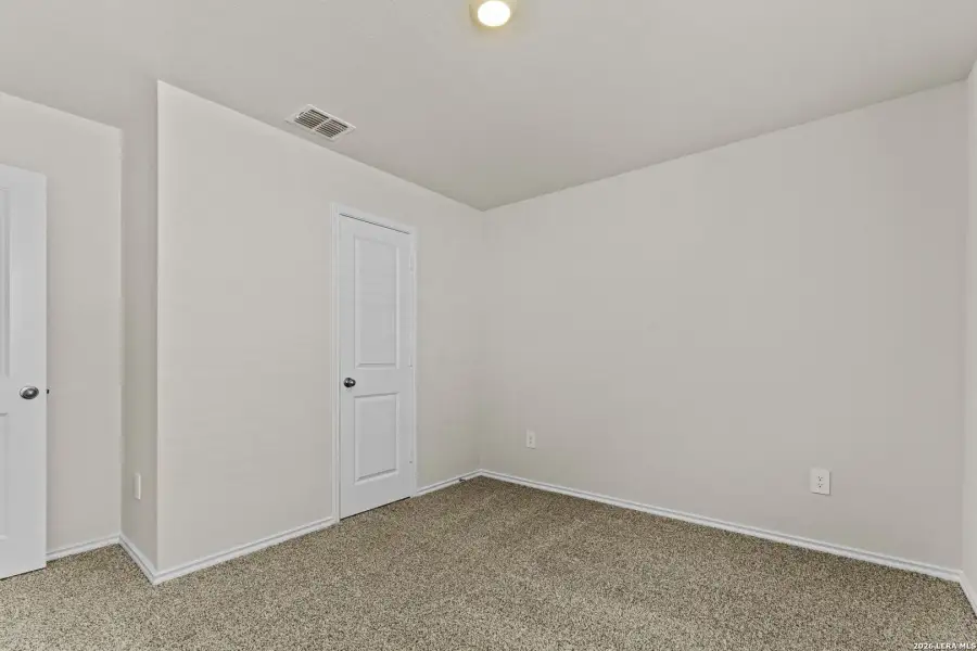 Spacious, unfurnished interior of a new home in Laurel Vistas, San Antonio (Image 18).