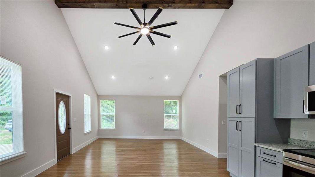 Spacious, unfurnished interior of a new home in , Mabank (Image 10).