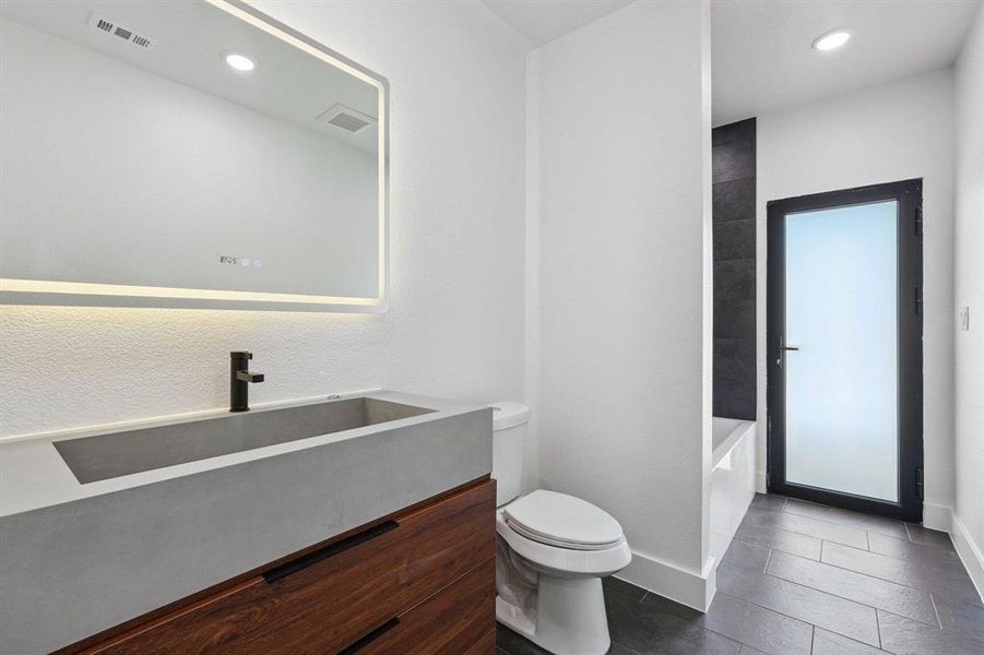 Furnished interior view inside a new home in , Cedar Hill (Image 11).