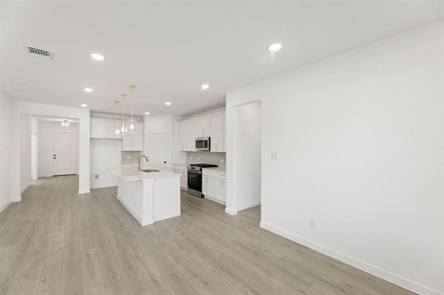 705 Tyronza-Dining-2