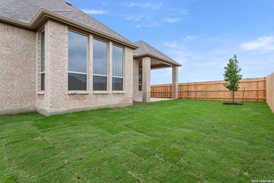 Exterior details and patio area of a home in Briggs Ranch, San Antonio (Image 3).