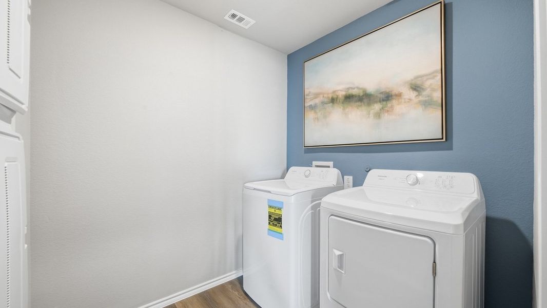 Representative furnished interior of a home built from the Texas Cali by D.R. Horton in Dry Creek, Bridgeport (Image 40).