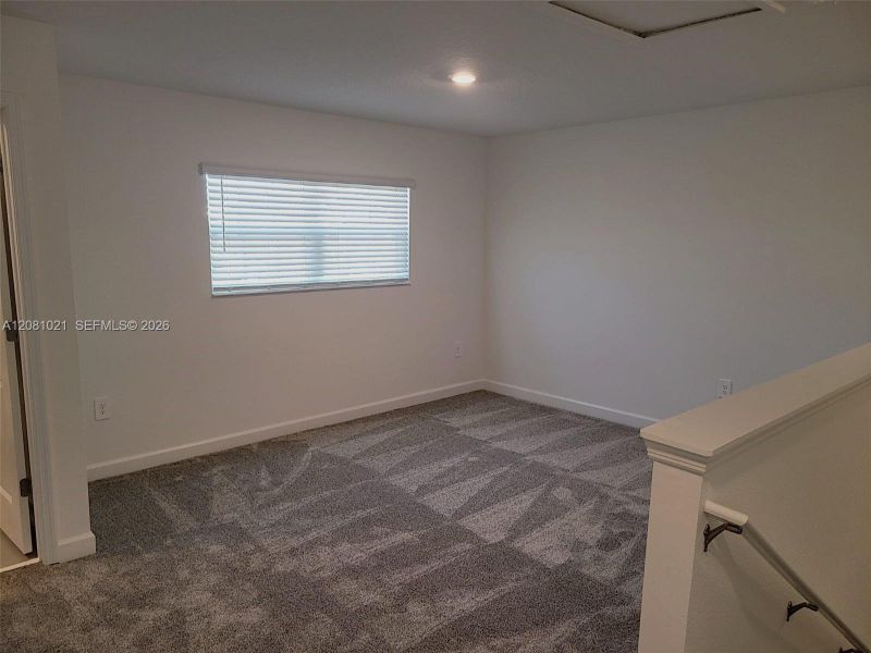Spacious, unfurnished interior of a new home in , Orlando (Image 27).