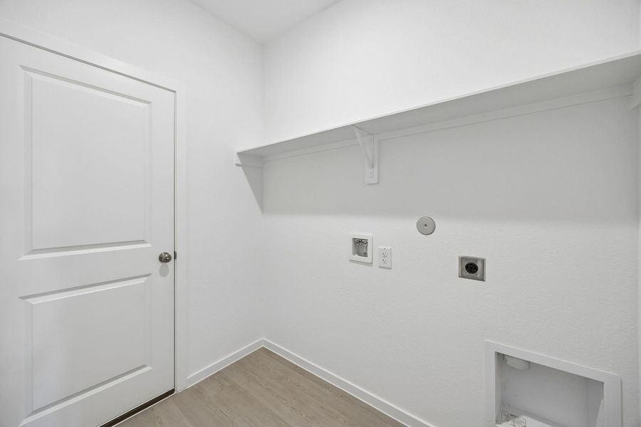 Spacious, unfurnished interior of a new home in Mavera, Conroe (Image 16).