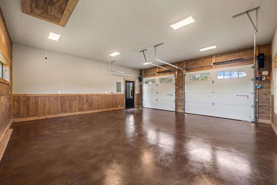 Spacious, unfurnished interior of a new home in , Blue Ridge (Image 25).