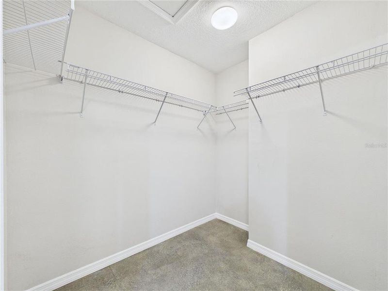 Spacious, unfurnished interior of a new home in , Ocala (Image 24).