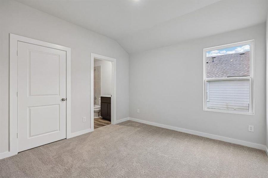 Spacious, unfurnished interior of a new home in Middlefield Village, Dallas (Image 27).