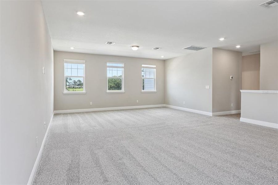 Spacious, unfurnished interior of a new home in Legends Preserve - Signature Series, Daytona Beach (Image 18).