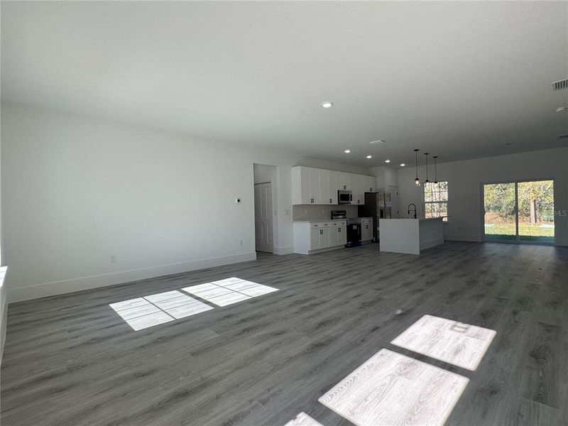 Spacious, unfurnished interior of a new home in , Citrus Springs (Image 13).