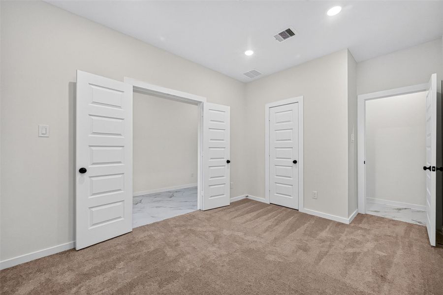 Spacious, unfurnished interior of a new home in Foxtail Palms, Manvel (Image 34).