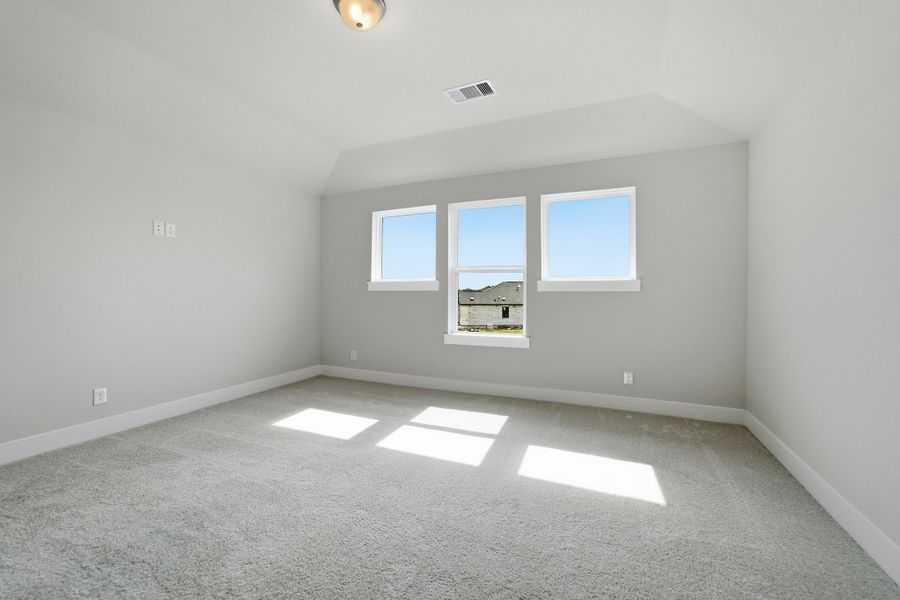 Spacious, unfurnished interior of a new home in Ashland, Angleton (Image 49).